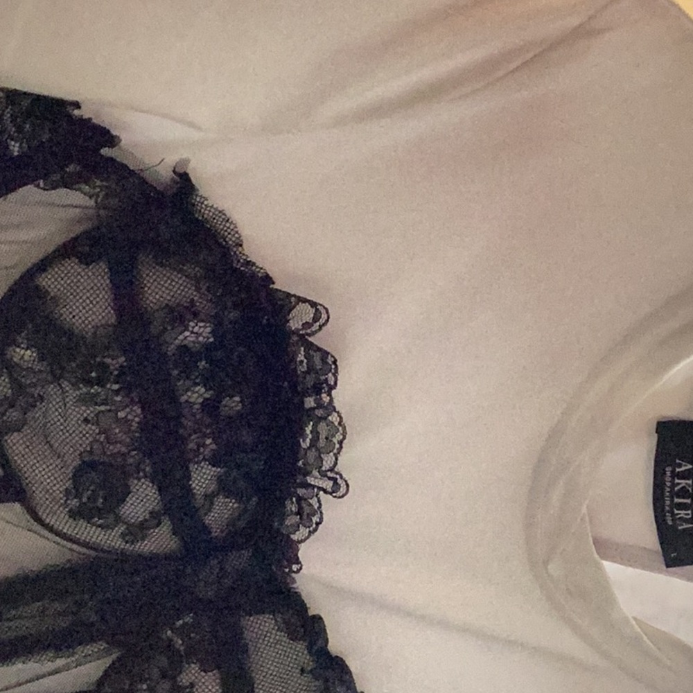Wht Shirt/corset